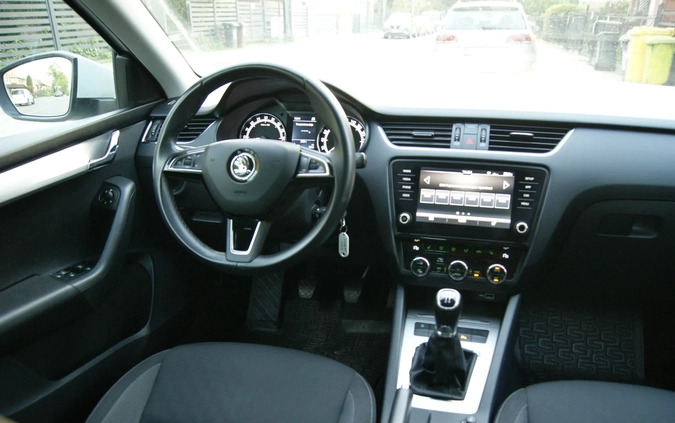 Skoda Octavia cena 54769 przebieg: 181000, rok produkcji 2019 z Gdynia małe 154